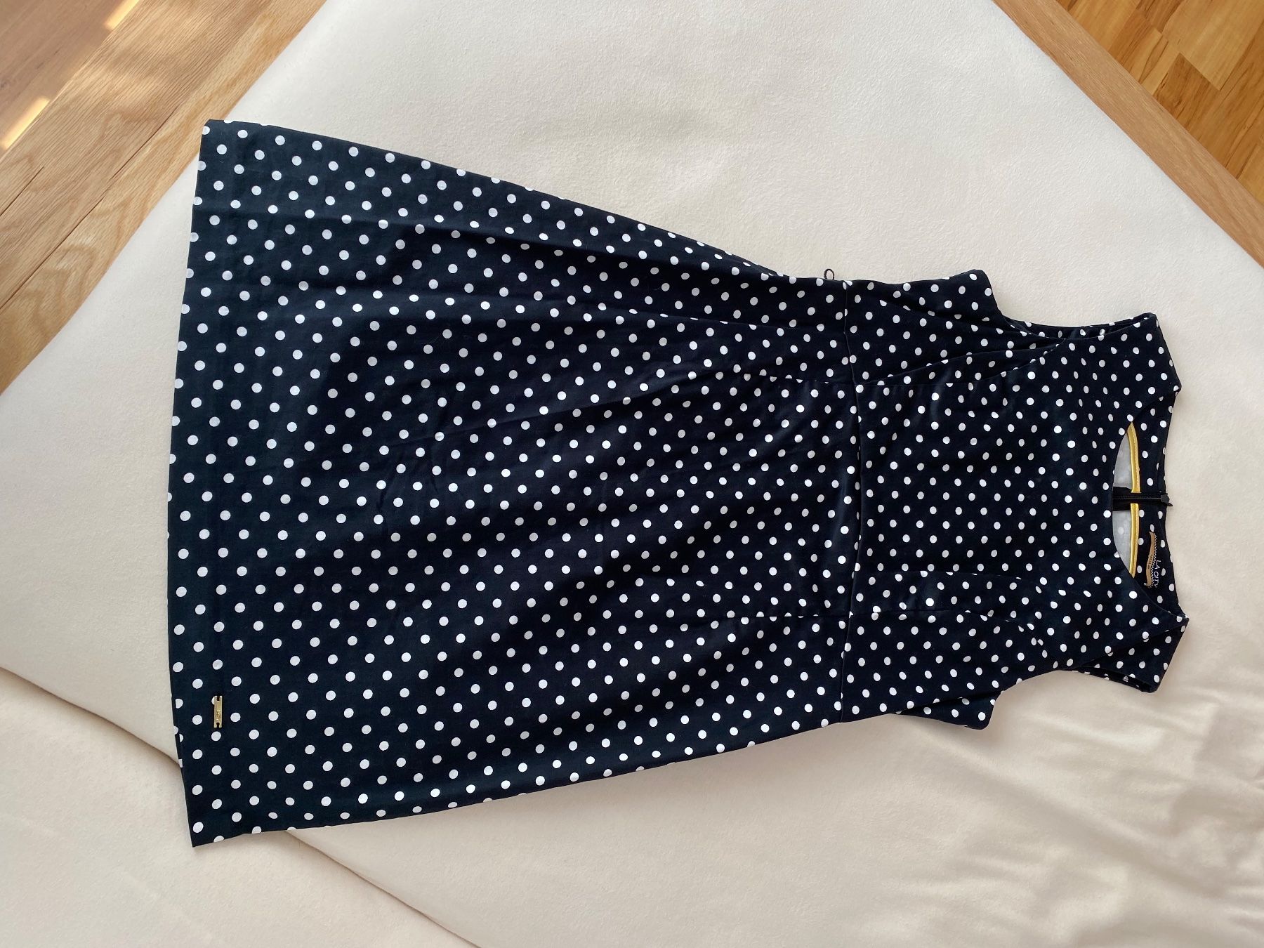 Vestiti: Etuikleid mit Goldgürtel, Gr. 36 – Usato da Summaprada venduto da hirschuh506 3