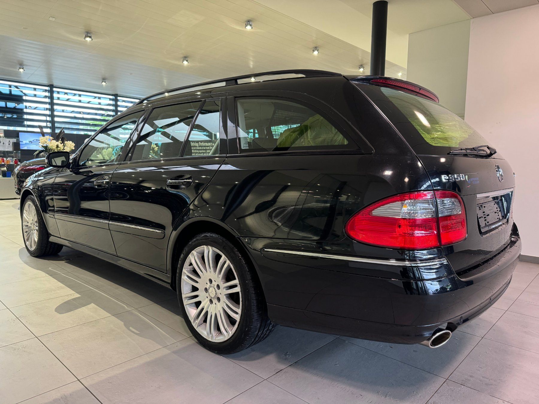Mercedes-Benz Autos: Mercedes-Benz E 350 Elégance 4Matic – Gebraucht aus St. Gallen von  6