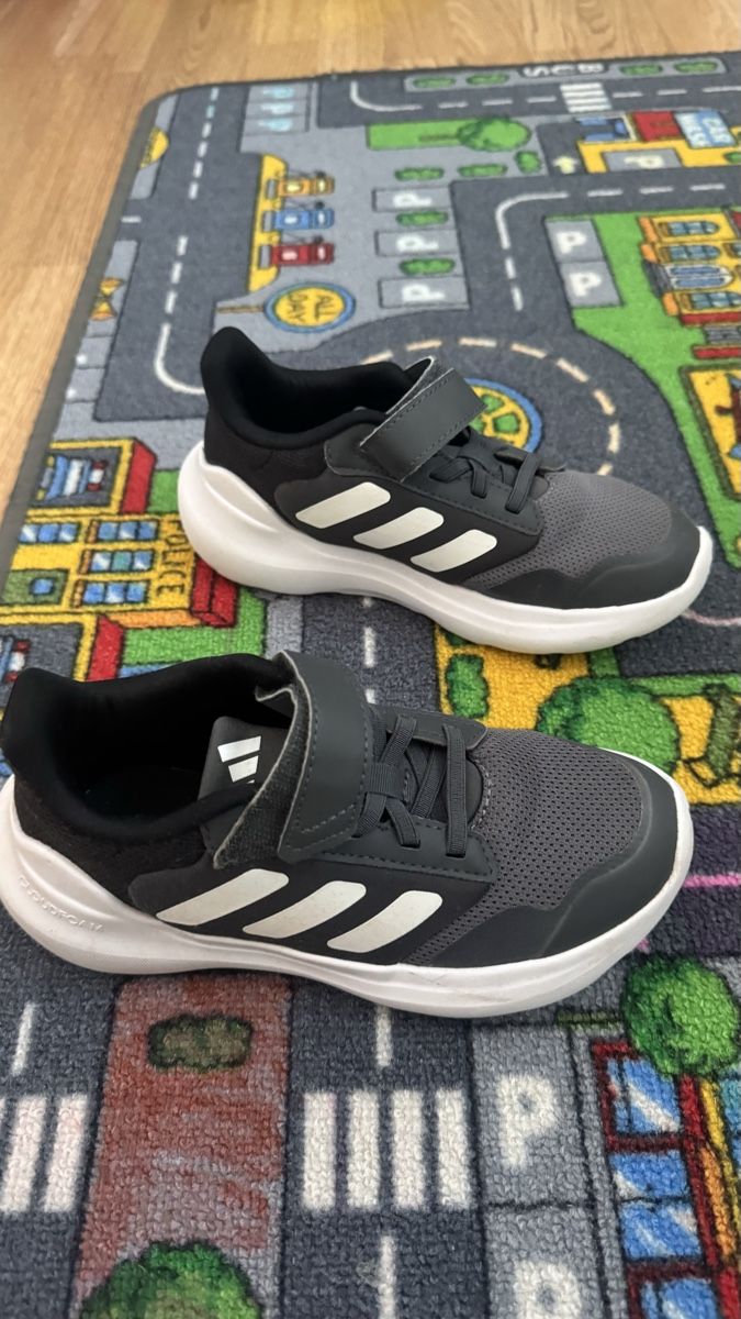 Adidas Schuhe für Jungen: Adidas Schuhe 33,5  – Gebraucht aus Spreitenbach von padobranac86 3