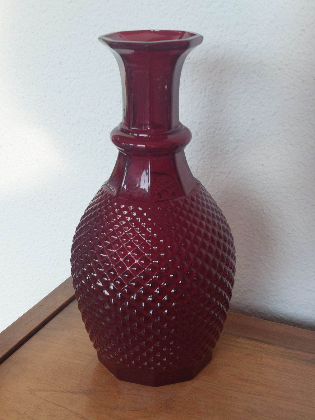 Caraffe: Antike granatrote Glas Karaffe – Usato da Hergiswil NW venduto da maiette-23.N