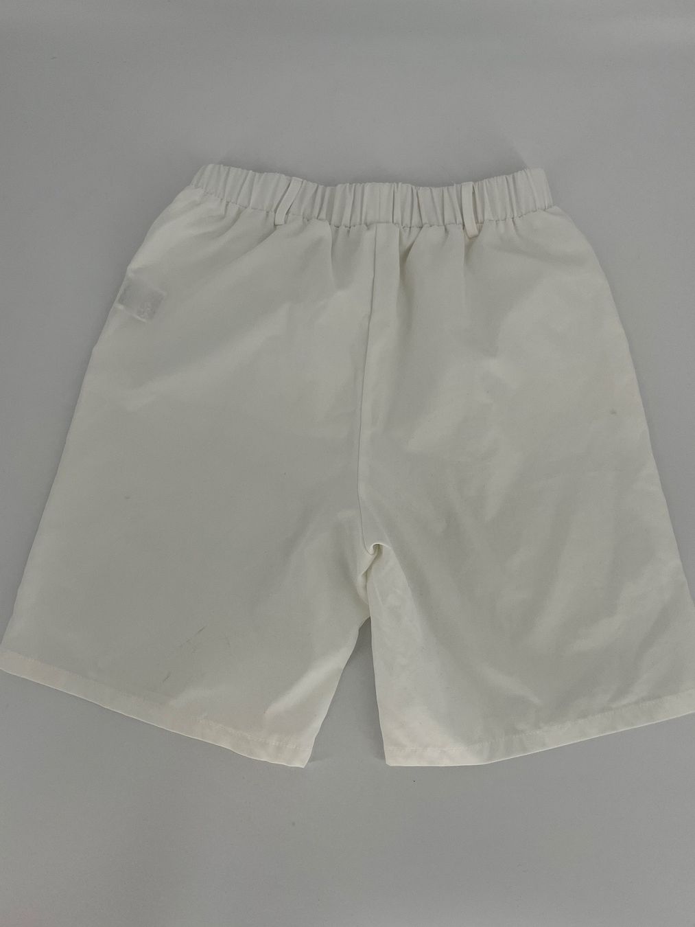 Pantalons: Weisse Shorts Gr. 134/140 – D'occasion à Auenstein par moin. 1