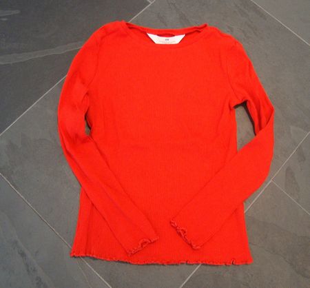 ++ leichter Pullover ++ Gr. 122 / 128 ++ in rot ++ NEU ++