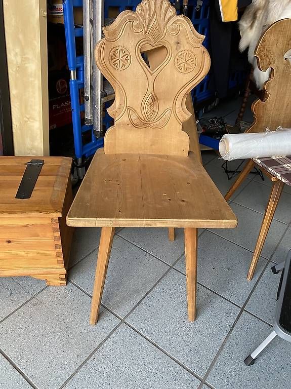 Sedie: Sedia in legno intagliato stile rustico – Usato da Minusio venduto da amonte