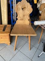 Sedia in legno intagliato stile rustico