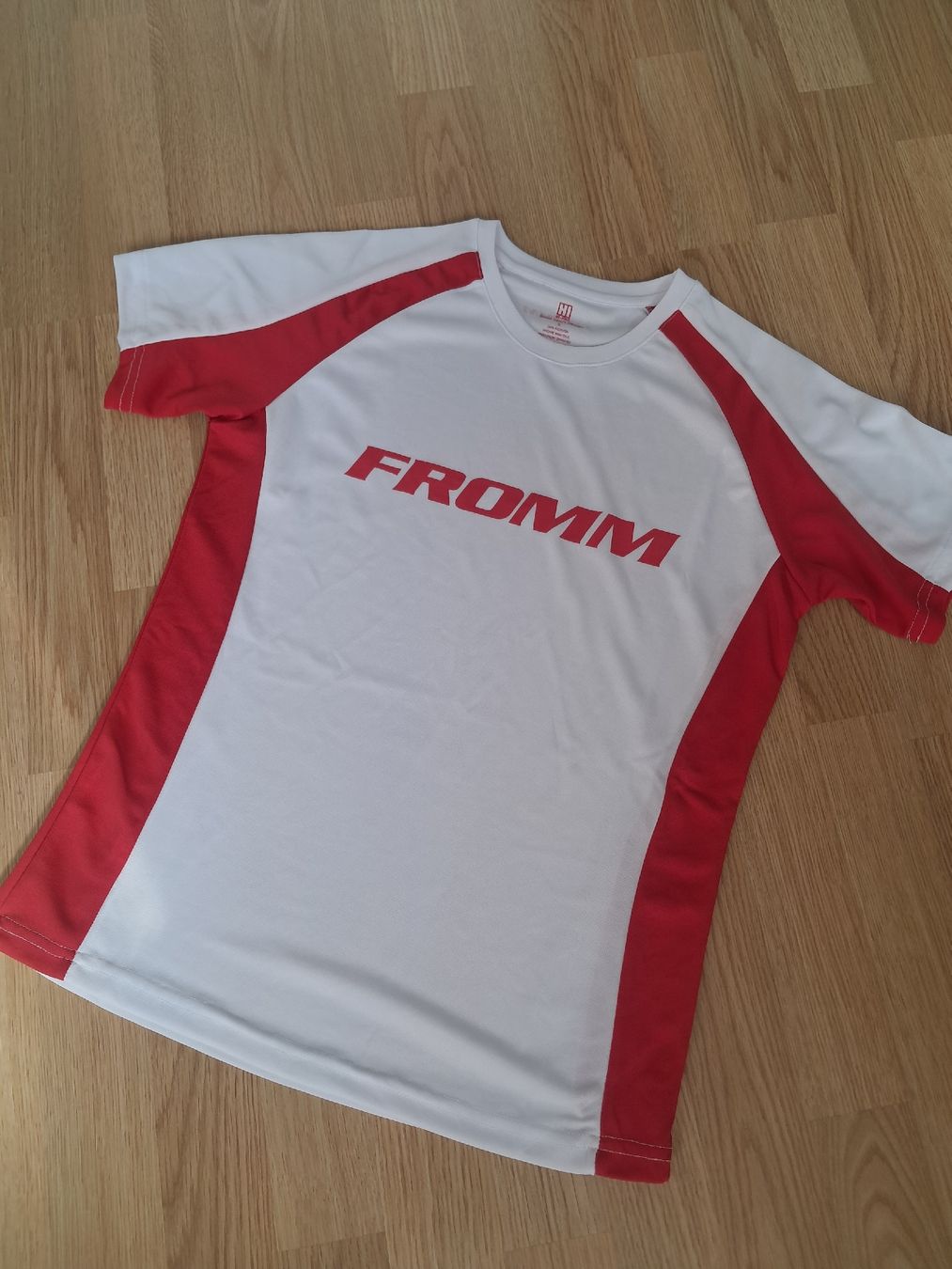 T-Shirts: Fromm T-Shirt weiss-rot  – Gebraucht aus Biel/Bienne von sof_yx5y