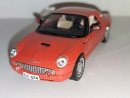 Ford Thunderbird 1:43 Universal Hobbies