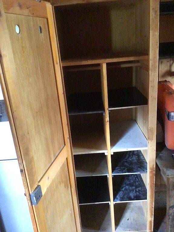 Armadi: Alter Holzschrank – Usato da Termen venduto da viva63 1