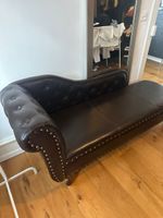 Chaiselongue braun, Kunstleder mit Nieten Chesterfield Stil