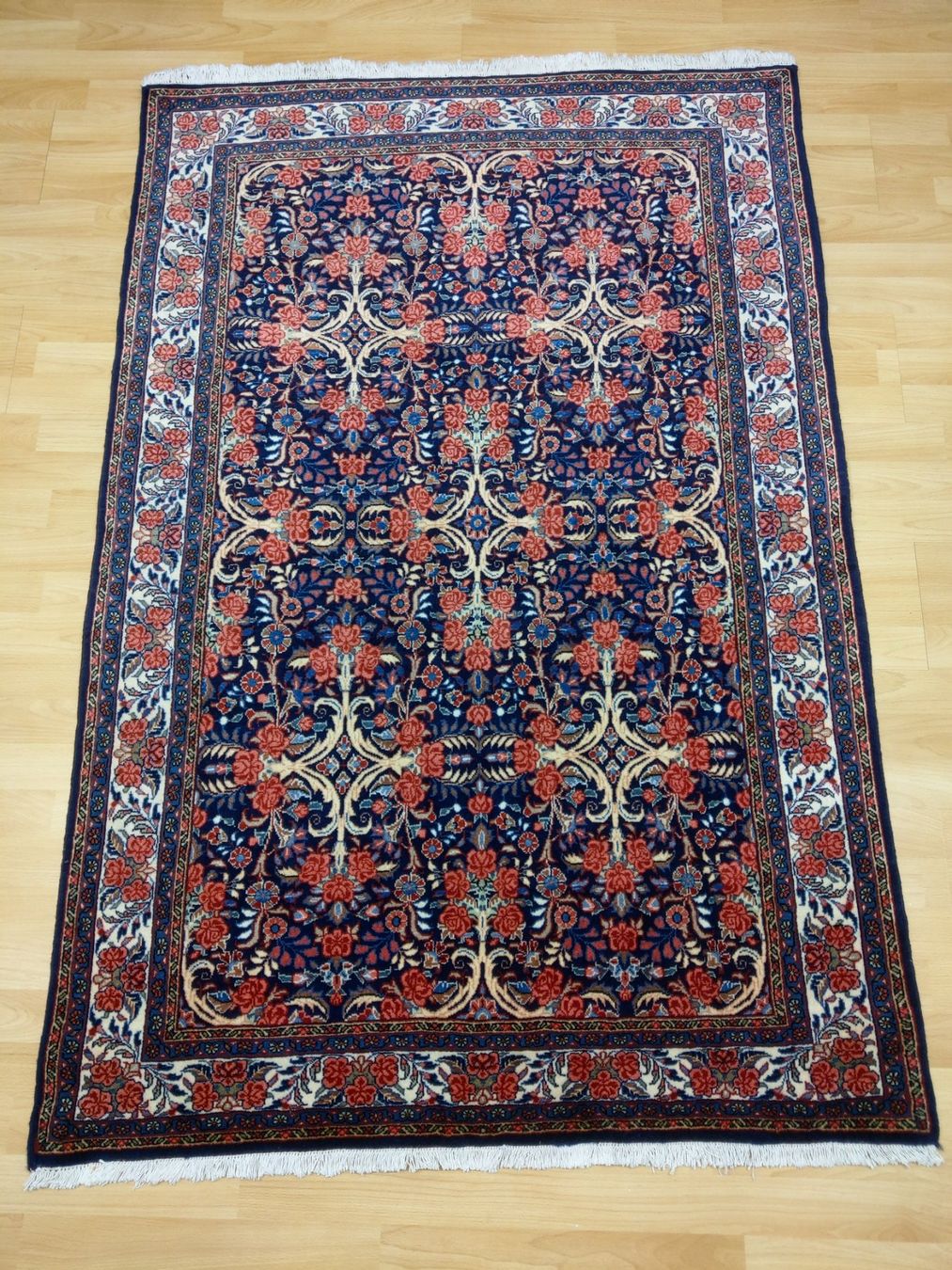 Bidjar Tappeti: Wunderschöner Rosen Bidjar 112 x 166 – Nuovo (secondo la descrizione) da Horgen venduto da ilanist