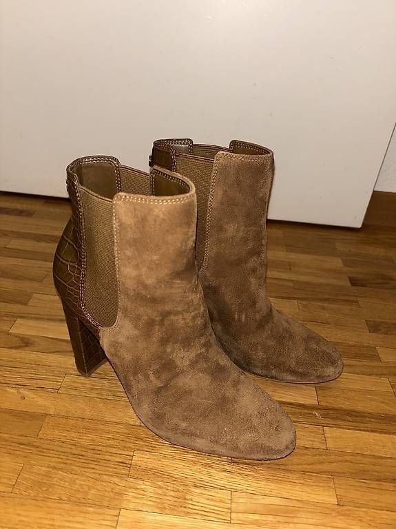 Scarpe da donna: Bottines Guess taille 37 – Usato da Châtelaine venduto da gar_fxl2