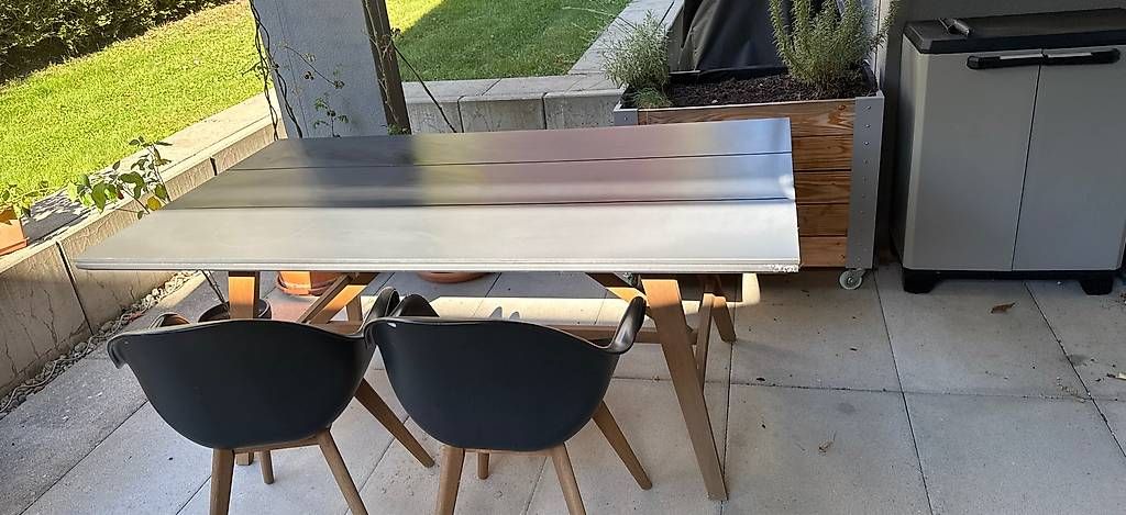 Set di tavolo e panche: Gartentisch mit zwei Stühlen – Usato da Winterthur venduto da Kaktus24 1