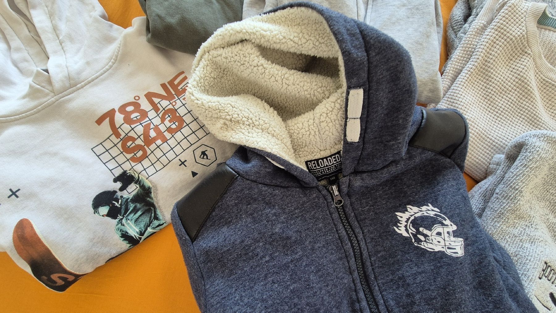 Ensembles coordonnés: kinder kleiderpaket pullis 134/140 junge  – D'occasion à Bülach par Living_Art 2
