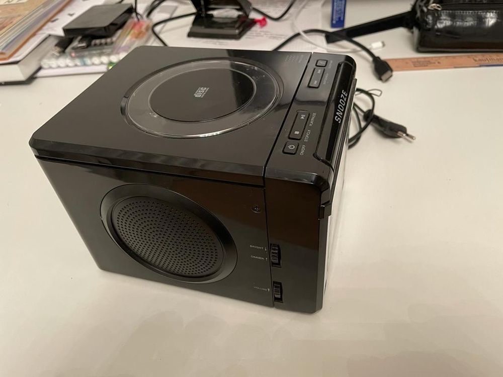 Radiowecker mit CDPlayer, gebraucht im super Zustand Kaufen auf Ricardo