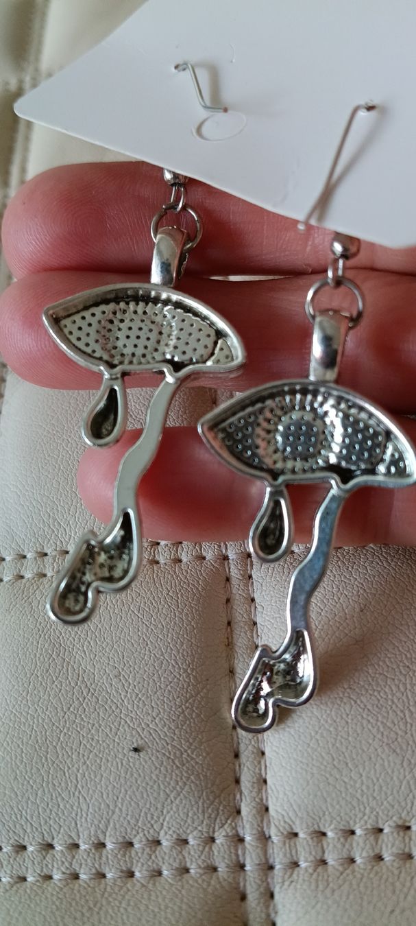 Orecchini pendenti & Orecchini a lobo: Eye-Catching Dangle Earrings: Silver Tone & Turquoise Accent – Nuovo e nell'imballaggio originale da Zürich venduto da cat_9cvz 2