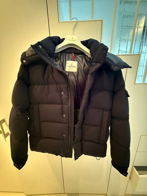 Moncler Jacken: Moncler Daunenjacke – Gebraucht aus Kilchberg ZH von cochianco 2