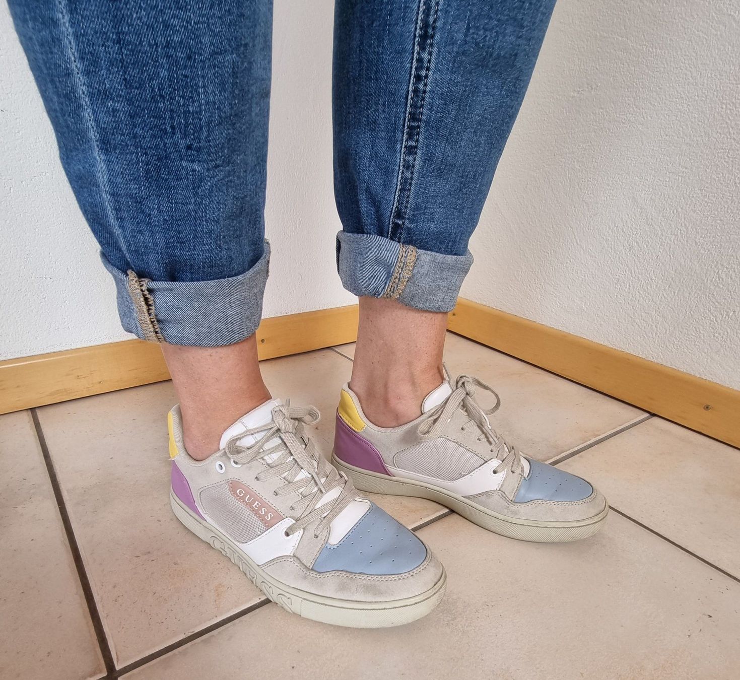 Scarpe da donna: GUESS Sneaker 39 weiss-farbig – Usato da Falera venduto da Fudax 5
