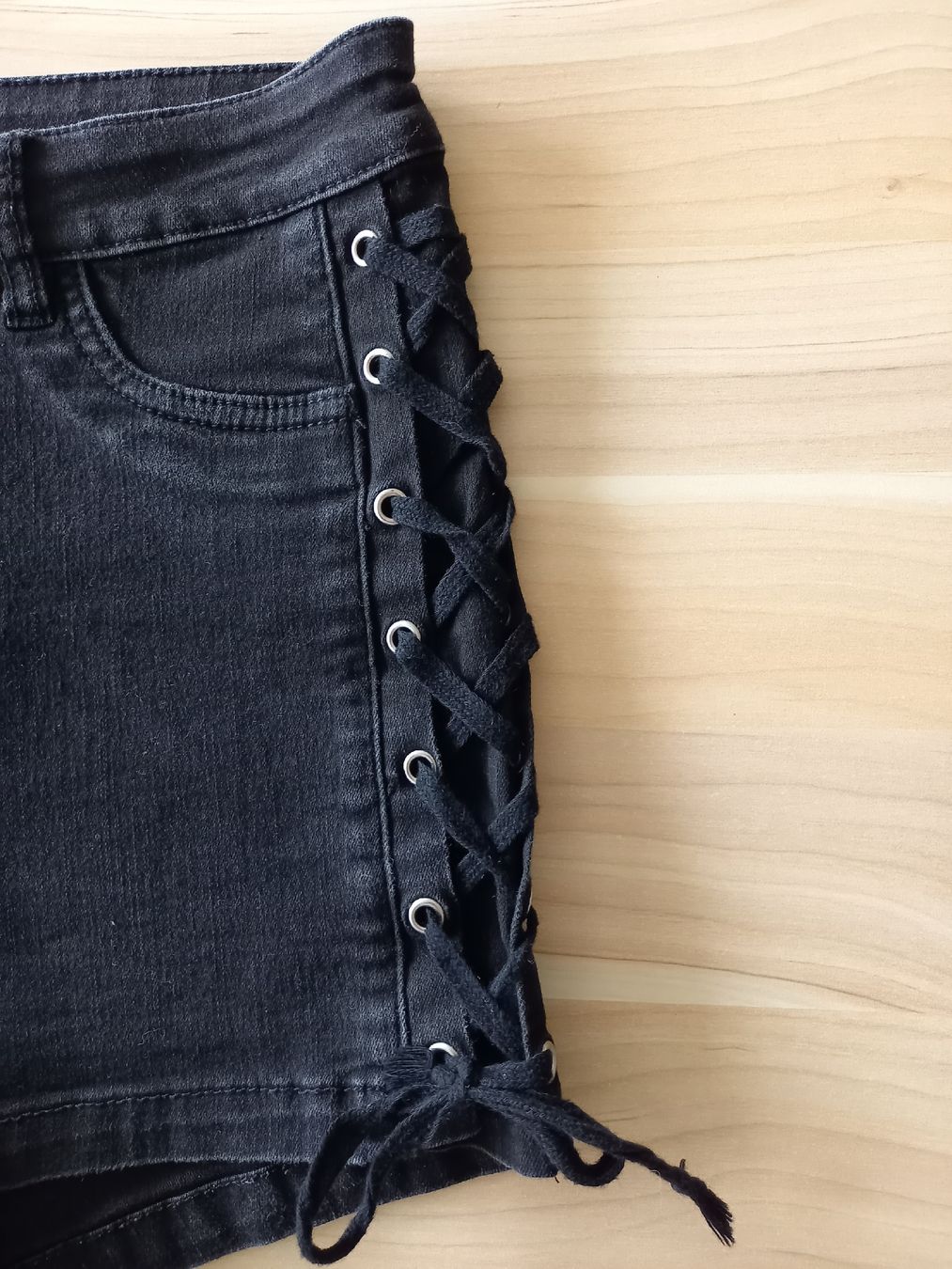 Jeans: Schwarze Jeansshorts in ca Grösse 34 – Usato da Obernau venduto da Corolli 2