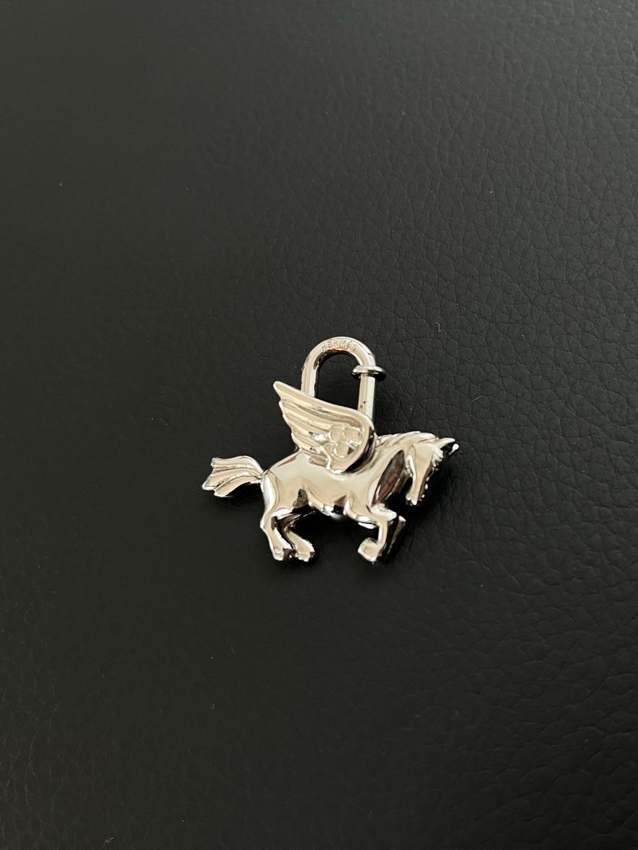 Hermès Portachiavi: Hermès Cadena Pégase 1993 Vintage Pegasus silber – Usato da Zürich venduto da emi_m9h6 1