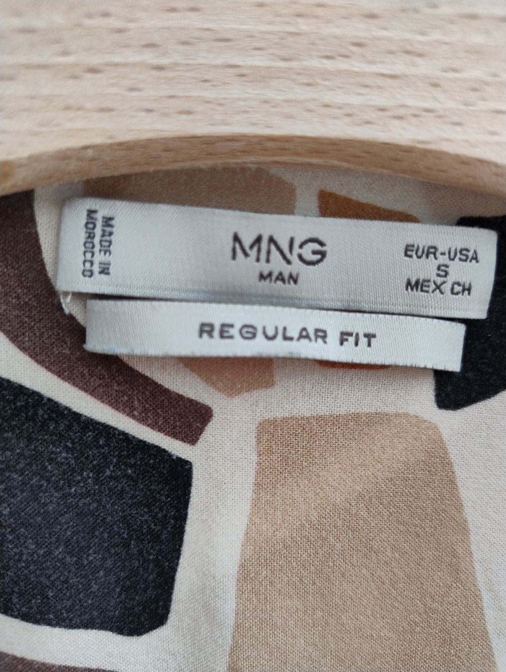 Mango Hemden: Mango Männer Sommer-Hemd braun gemustert, Regular Fit, Gr. S – Gebraucht aus Kirchberg BE von lauraflu 2