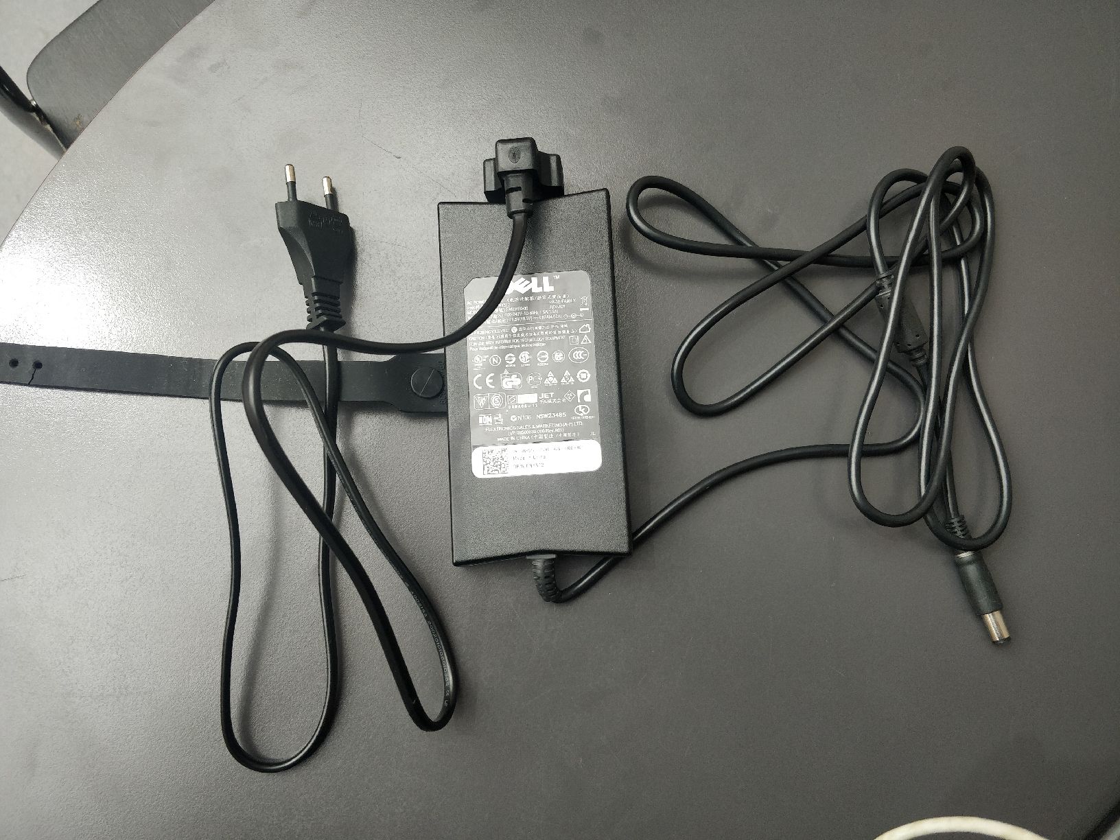 Dell Caricabatterie: Dell 90w Netzteil 7.4mm Stecker – Usato da Flawil venduto da rcnkr