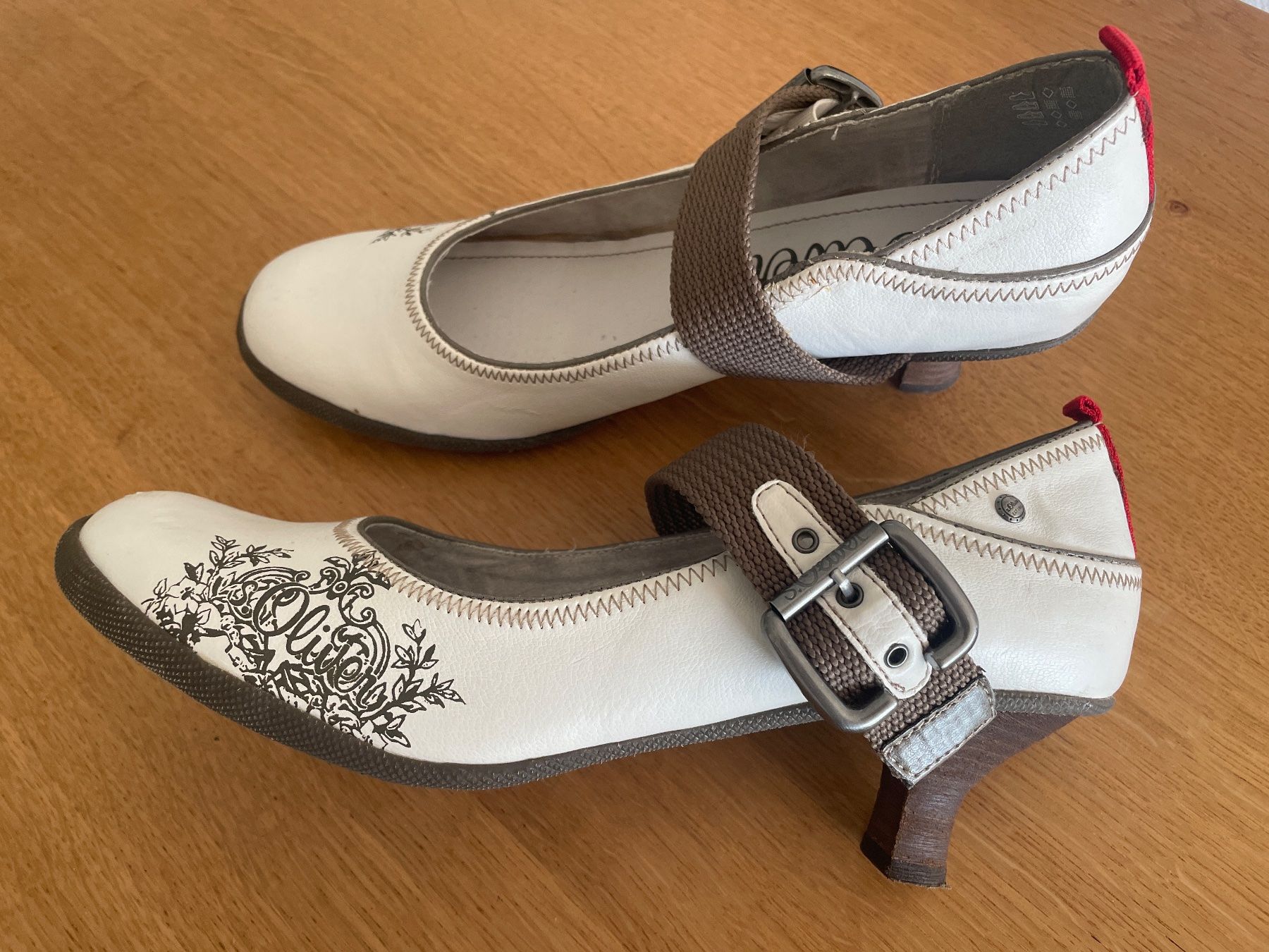 S.Oliver Chaussures femmes: Damenschuhe weiß 42 – D'occasion à Würenlos par baslerdybli01 1