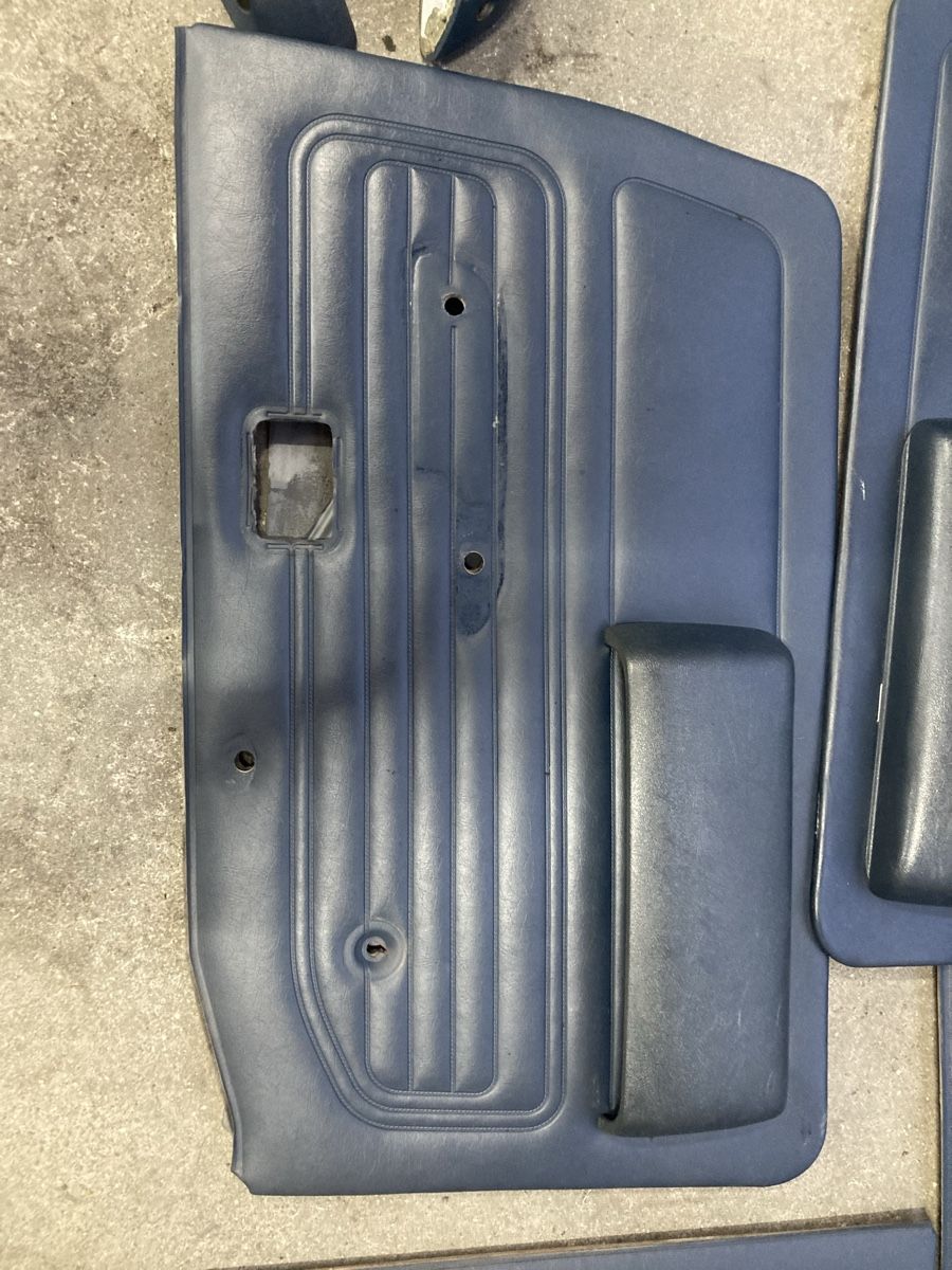 BMW Tutti pezzi di ricambio auto: Bmw E28 Türpanellen Leder blau – Usato da Dierikon venduto da E28_Freak 1