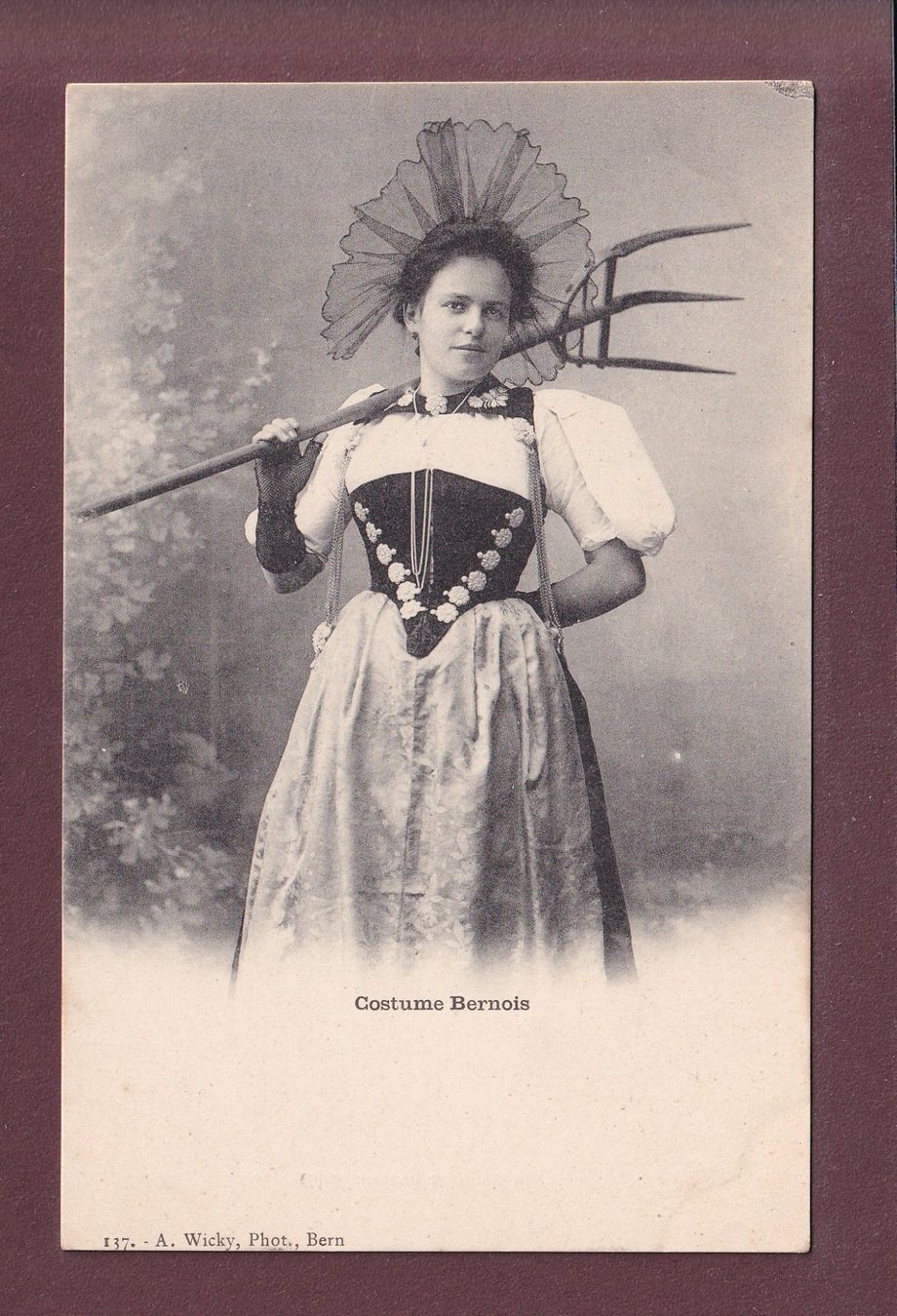 Ansichtskarten: TRACHT - BERN – Gebraucht aus Pully von nicecards