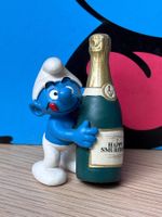 Schlumpf mit Champagner-Flasche "Happy Smurfsday"