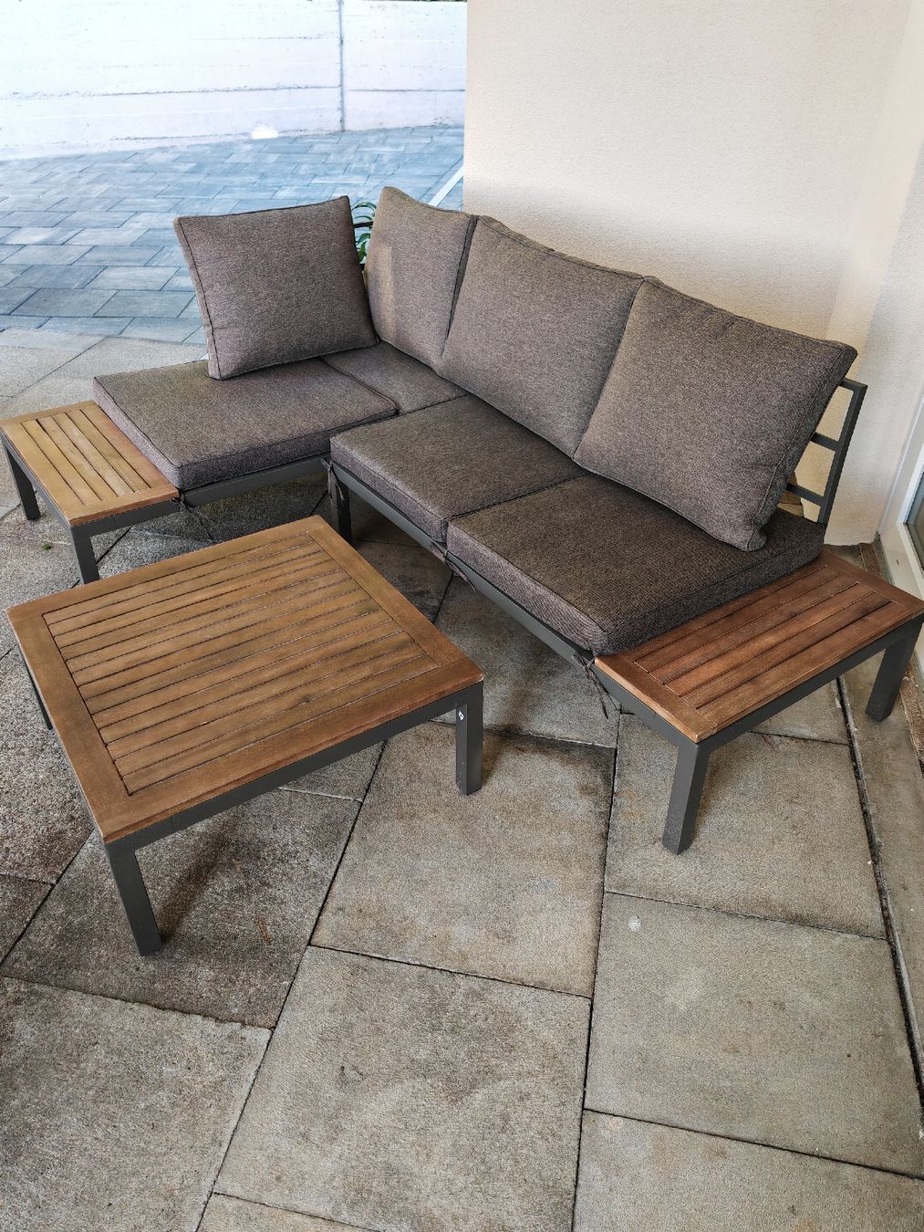 Divani: Garten Lounge mit Beistelltischen grau / Holz – Usato da Rheinsulz venduto da Dred 1