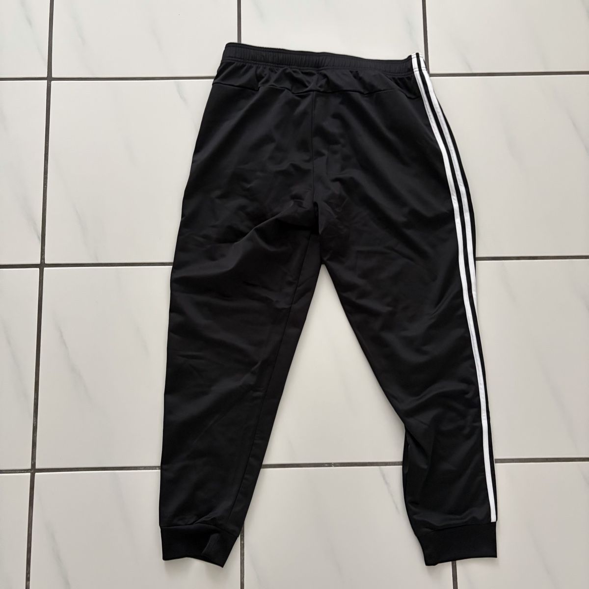 Adidas Pantaloni: Adidas Trainingshose schwarz – Nuovo (secondo la descrizione) da Opfikon venduto da ZDem 1