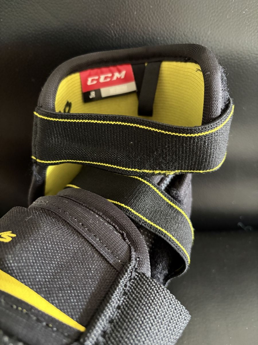 Ccm Protections: Ellenbogenschoner CCM Tacks 9040, Gr. Junior Medium – D'occasion à St. Silvester par HCMR 3