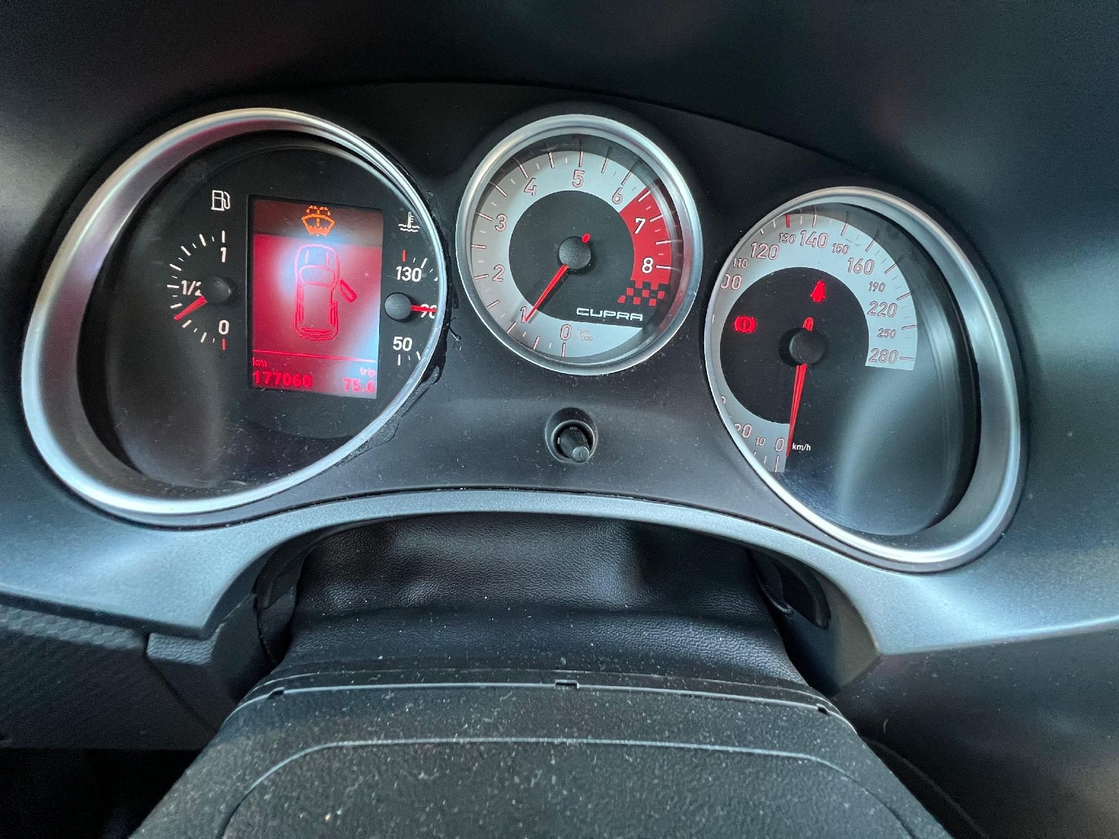 Seat Voitures modèles: Seat Leon Cupra 2.0 Limo Weiss – D'occasion à Luzern par mok_hsl7 8