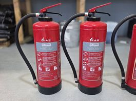 2xFeuerlöscher 9KG  inkl. Wandhalterung & Beschilderung