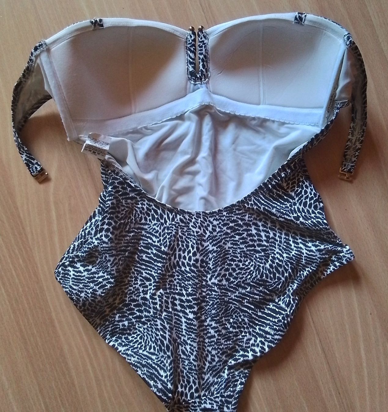 Maillots de bain & Bikinis: Badeanzug gemustert Grösse 38 – D'occasion à Zürich par meinhobby 3