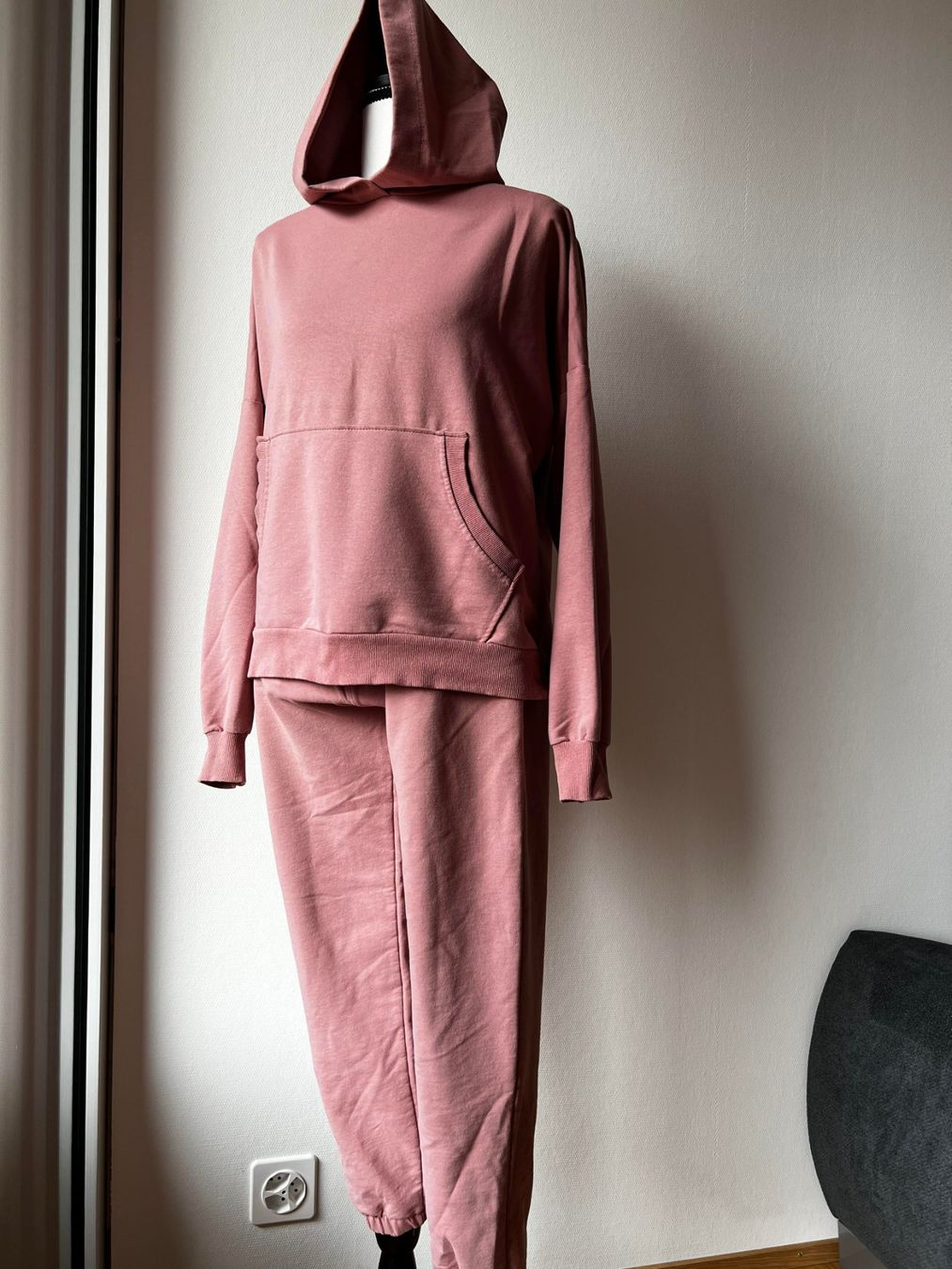 Anzüge & Kostüme: Rosa Anzug S/XS – Gebraucht aus Riehen von edu_92w7