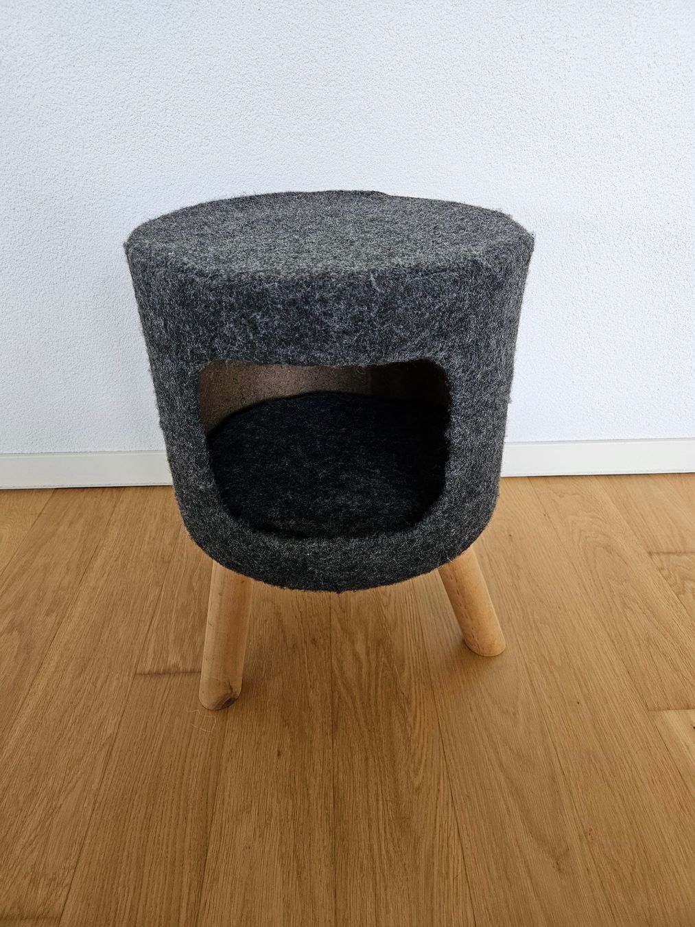 Tiragraffi: Trixie Katzenhöhle/Katzenbaum, Höhe 50cm – Nuovo (secondo la descrizione) da Liestal venduto da corneb