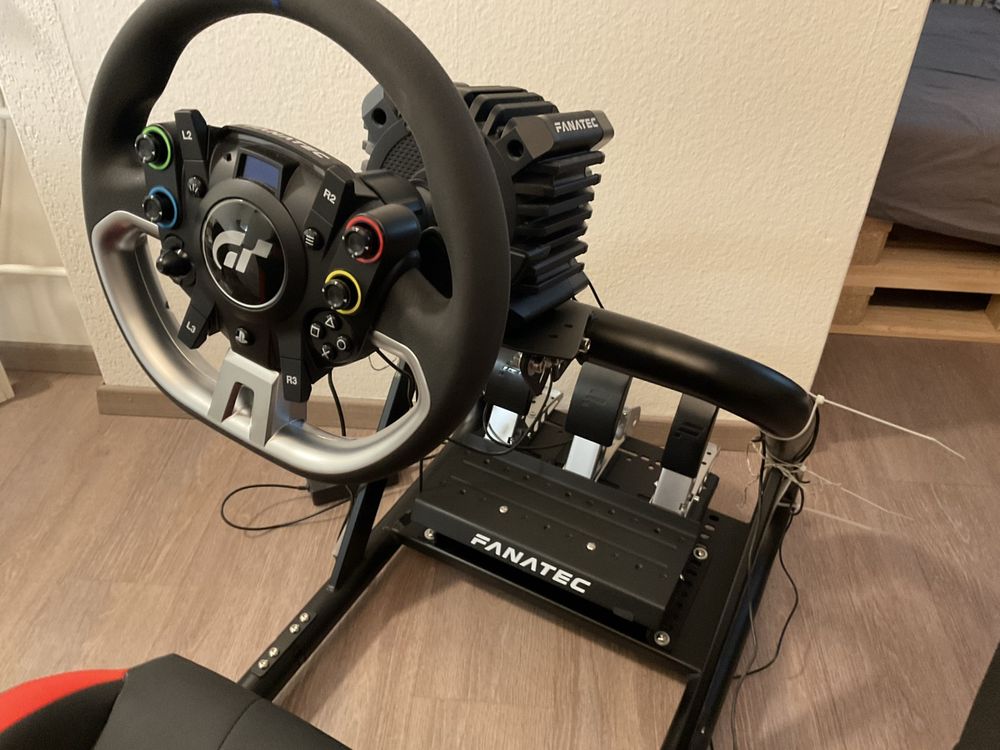 Komplettes GT Omega Fanatec Sim Racing Cockpit für PS5 (Gebraucht) in ...