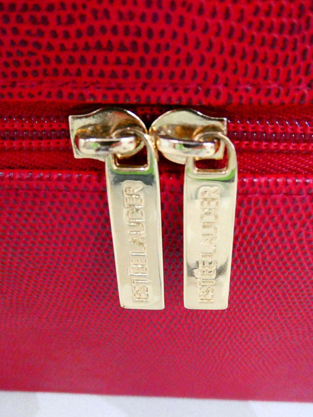 Valigie: Estee Lauder kleiner Koffer – Usato da Rafz venduto da Powacaddy 2