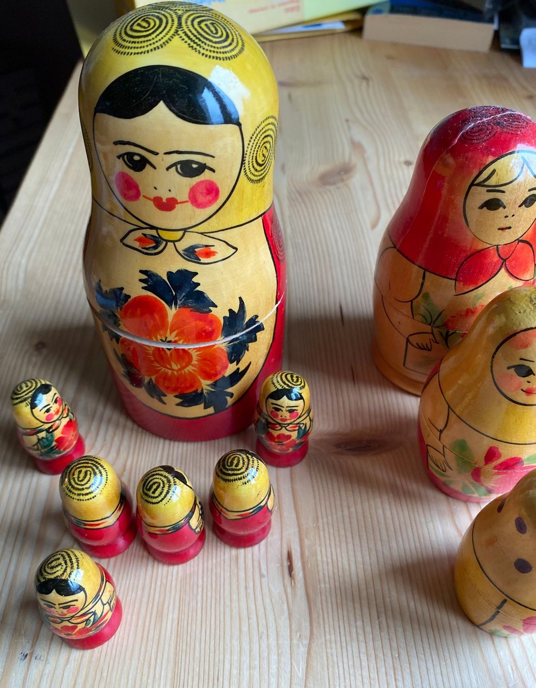 Statuette: 25 Babuschkas, handbemalt – Usato da Weinfelden venduto da Cheyenne21 2
