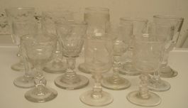 Sammlung mit antiken SCHNAPSGLÄSCHEN ab 1850 geschliffen