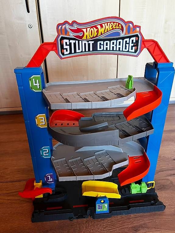 Jouets: Hot Wheels Stunt Garage – D'occasion à Kaiseraugst par jul_fm8q