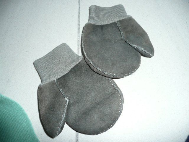 Lotti di vestiti: Winterpaket mit Schal, Handschuhe, Socke – Usato da Zug venduto da falama 3
