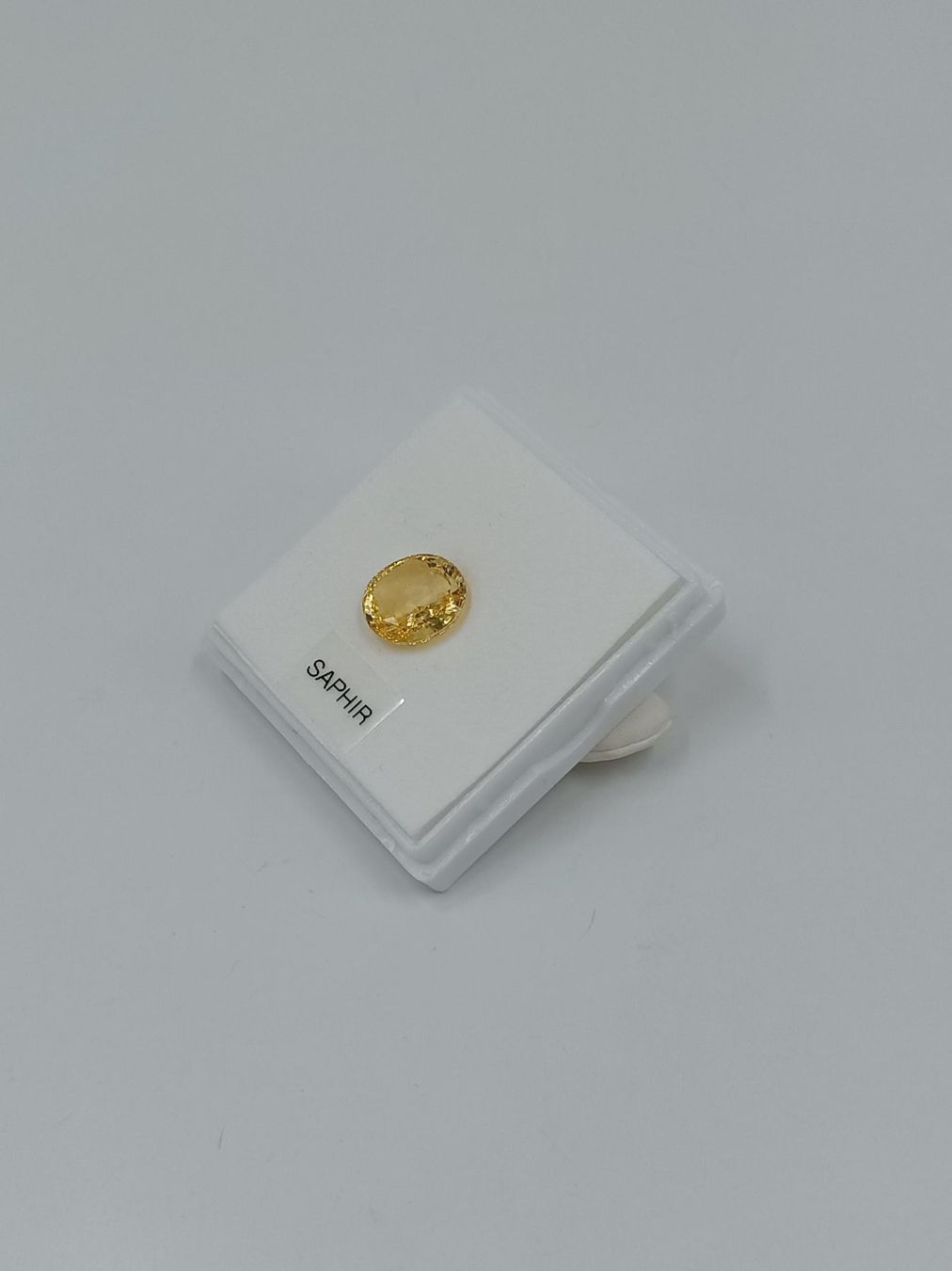 Pietre preziose: 1 GELBER  SAPHIR, 17.93 CT. – Usato da Luzern venduto da EdiGem 1