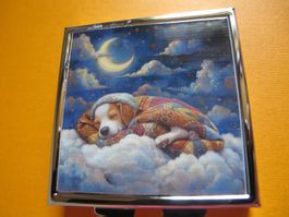 Süsse Pillendose mit Hunde-Motiv
