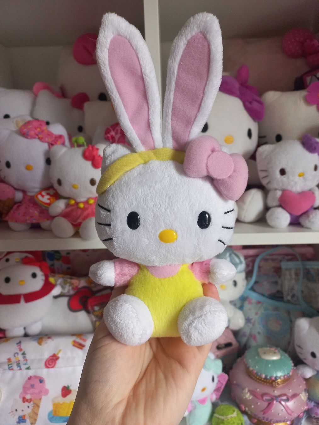 Hello Kitty Giocattoli: Osterhase Hello Kitty Plüschtier - Sanrio – Usato da Wangen b. Olten venduto da SecondStory4u