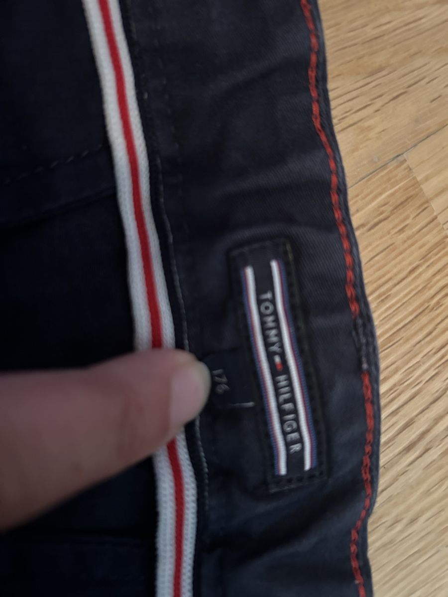Tommy Hilfiger Pantaloni: Short en tissu Tommy Hilfiger – Usato da Daillens venduto da guisepa 2