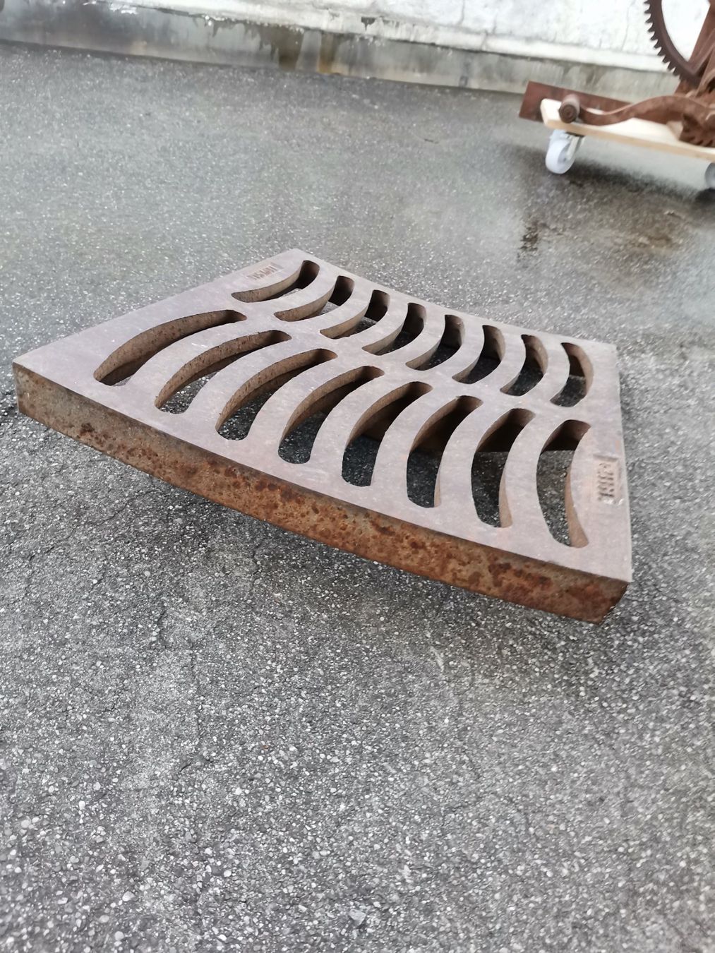 Gitter & Roste: Schachtdeckel, Dolendeckel, Von Roll, Strassenrost, Rost – Gebraucht aus Wiedlisbach von Kreislaufmaterial 5