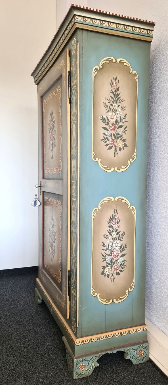 Armadi: Schöner alter Bauernmalerei Schrank – Usato da Luzern venduto da readyforlife 2