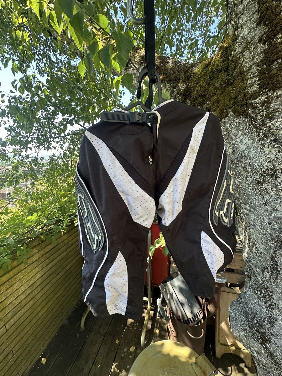Fox Pantaloni: Fox Protektion Shorts Grösse 32 gebraucht – Usato da Biel/Bienne venduto da Noah187