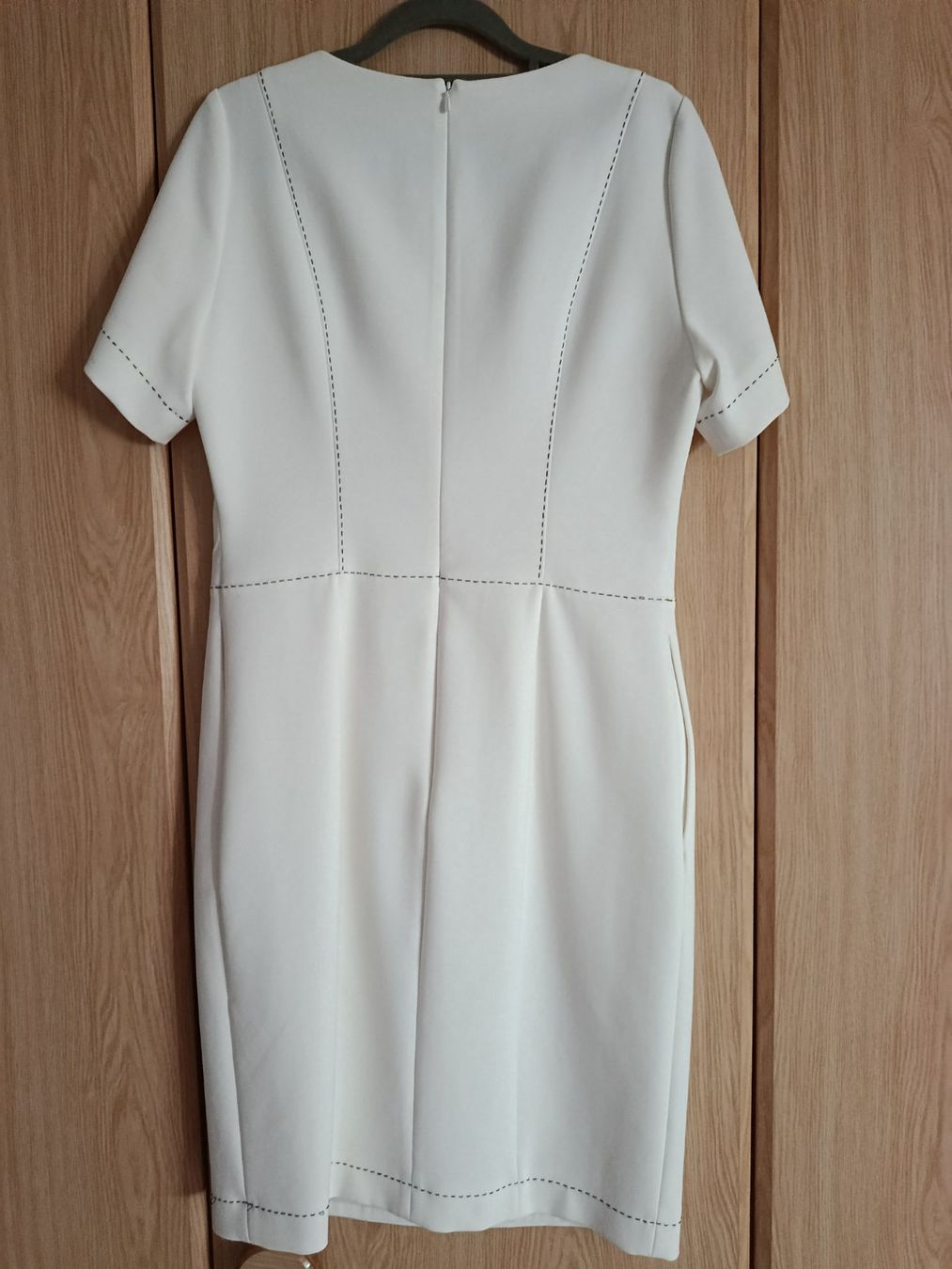 Hugo Boss Vestiti: Kleid weiss Kurzarm mit Steppnaht Grösse 40 – Usato da Basel venduto da Nmika 1